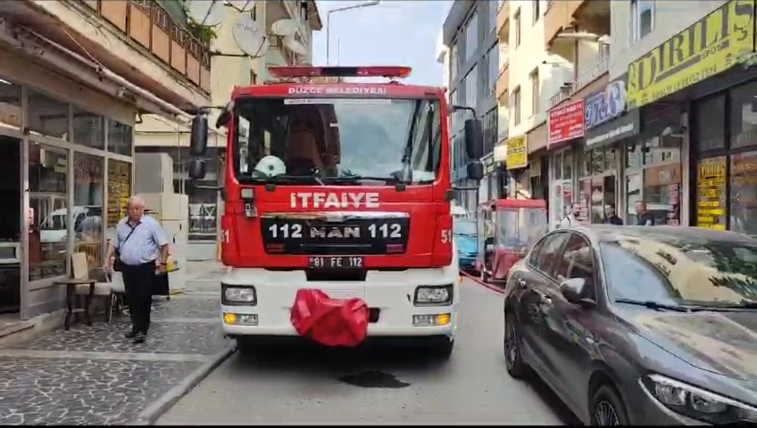BODRUM KATTA ÇIKAN YANGIN KORKUTTU