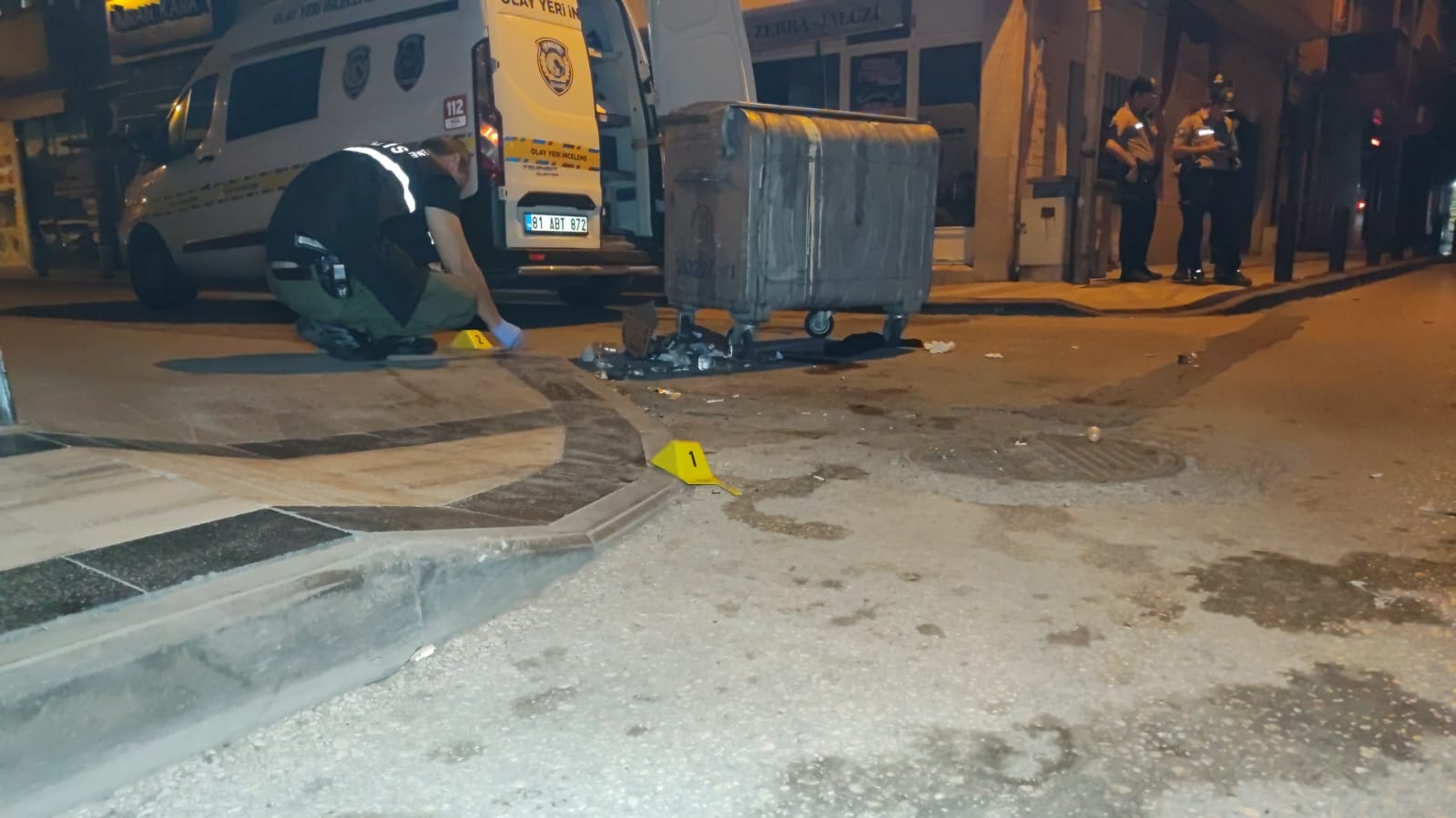 VALİLİK BİNASININ YAKININDA 2 KİŞİ SİLAHLA VURULDU