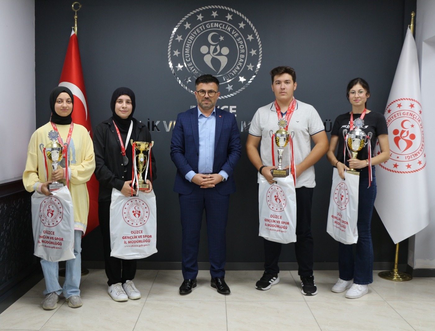 Başarılı Okçular İl Müdürü Yazıcı’yı Ziyaret Etti