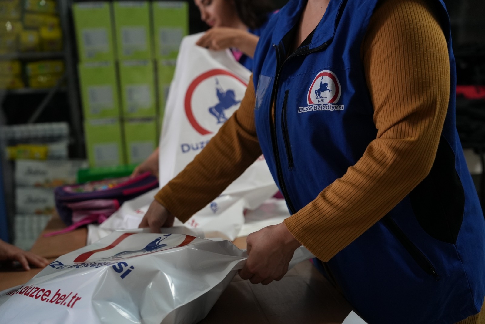 2 BİN ÖĞRENCİYE KIRTASİYE SETİ