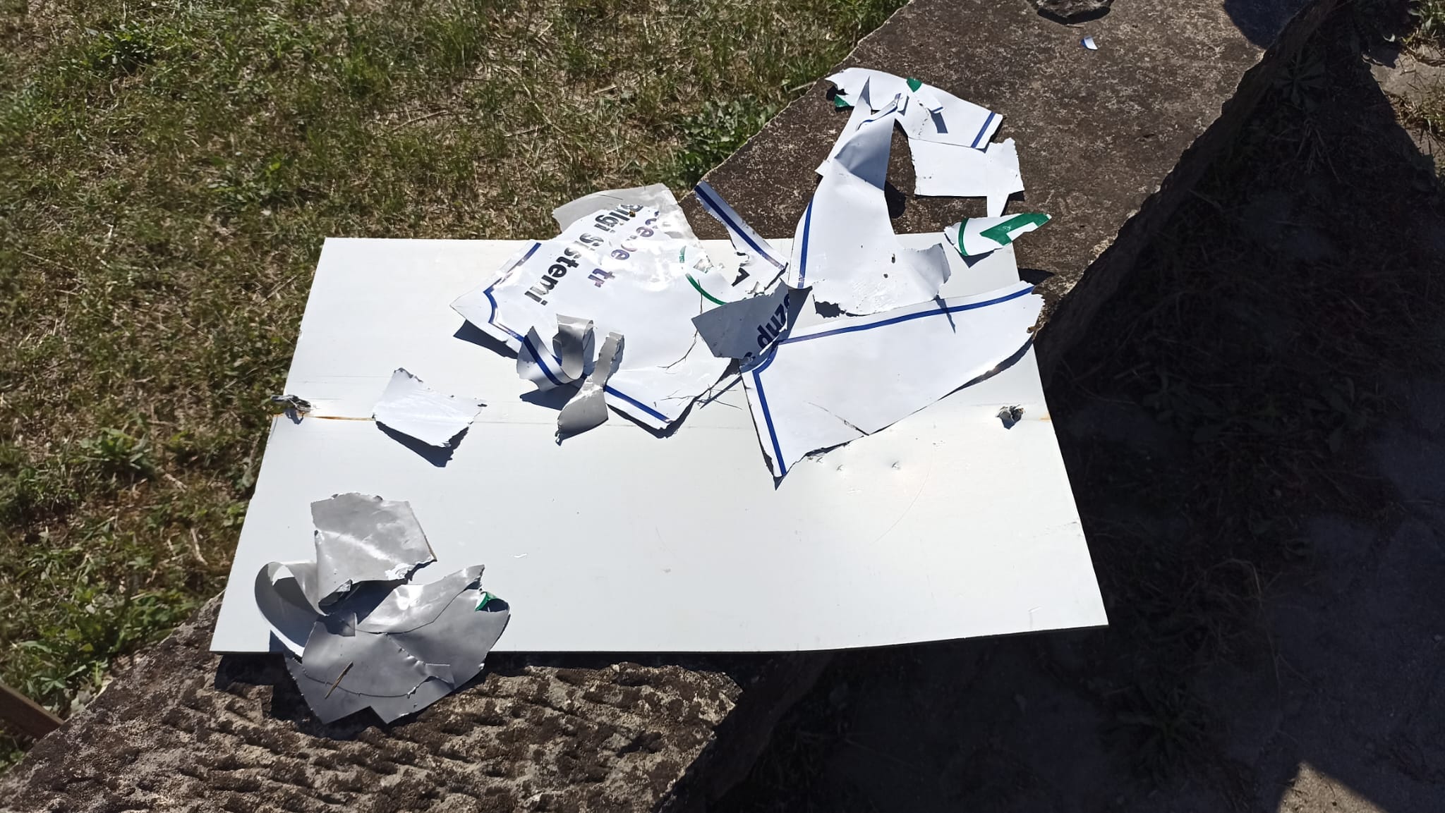 ŞEHİR MEZARLIĞI MAGANDALARIN HEDEFİ OLDU