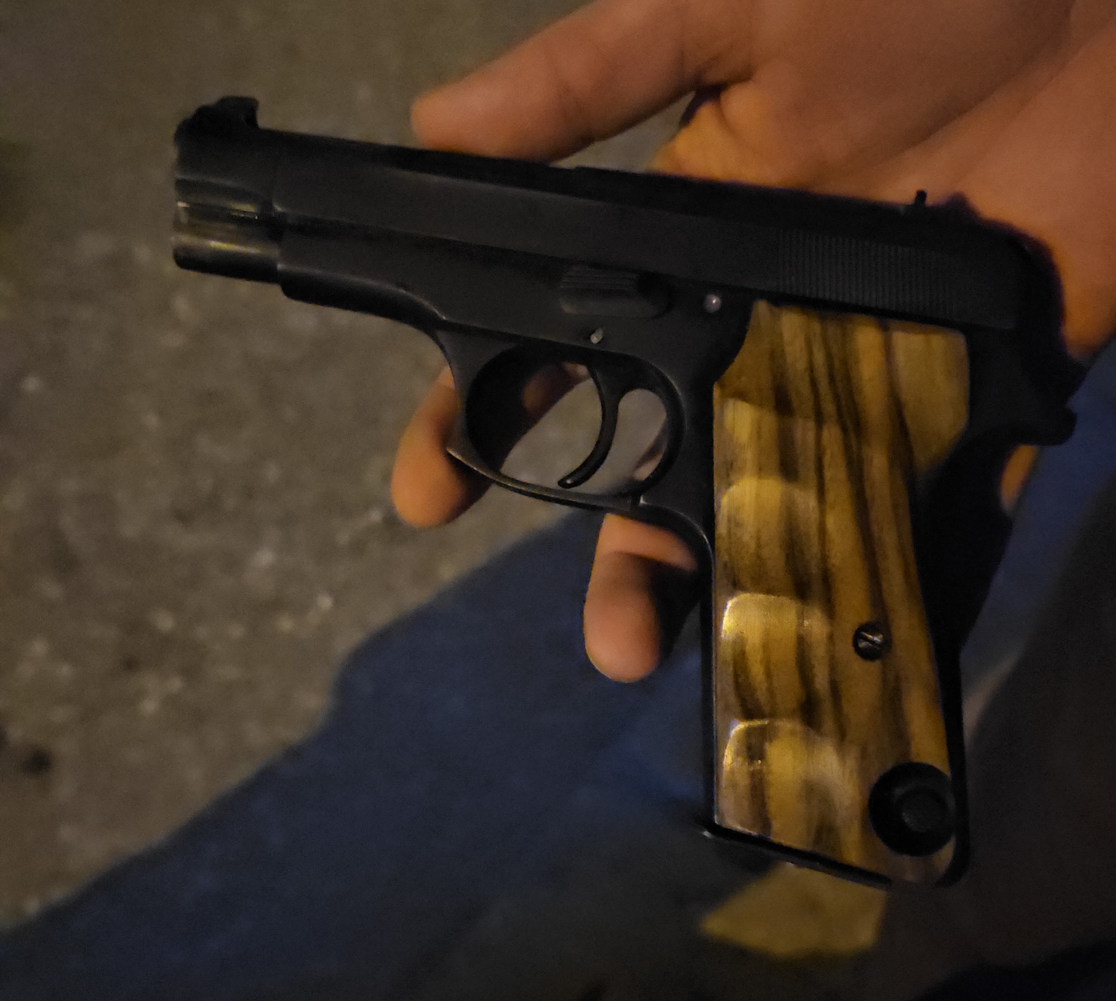 RUHSAT SİLAH ELE GEÇİRİLDİ…               OLAY BU GECE SAAT 23:00 SIRALARINDA ŞEREFİYE MAHALLESİ CUMHURİYET SOKAK DA MEYDANA GELDİ..