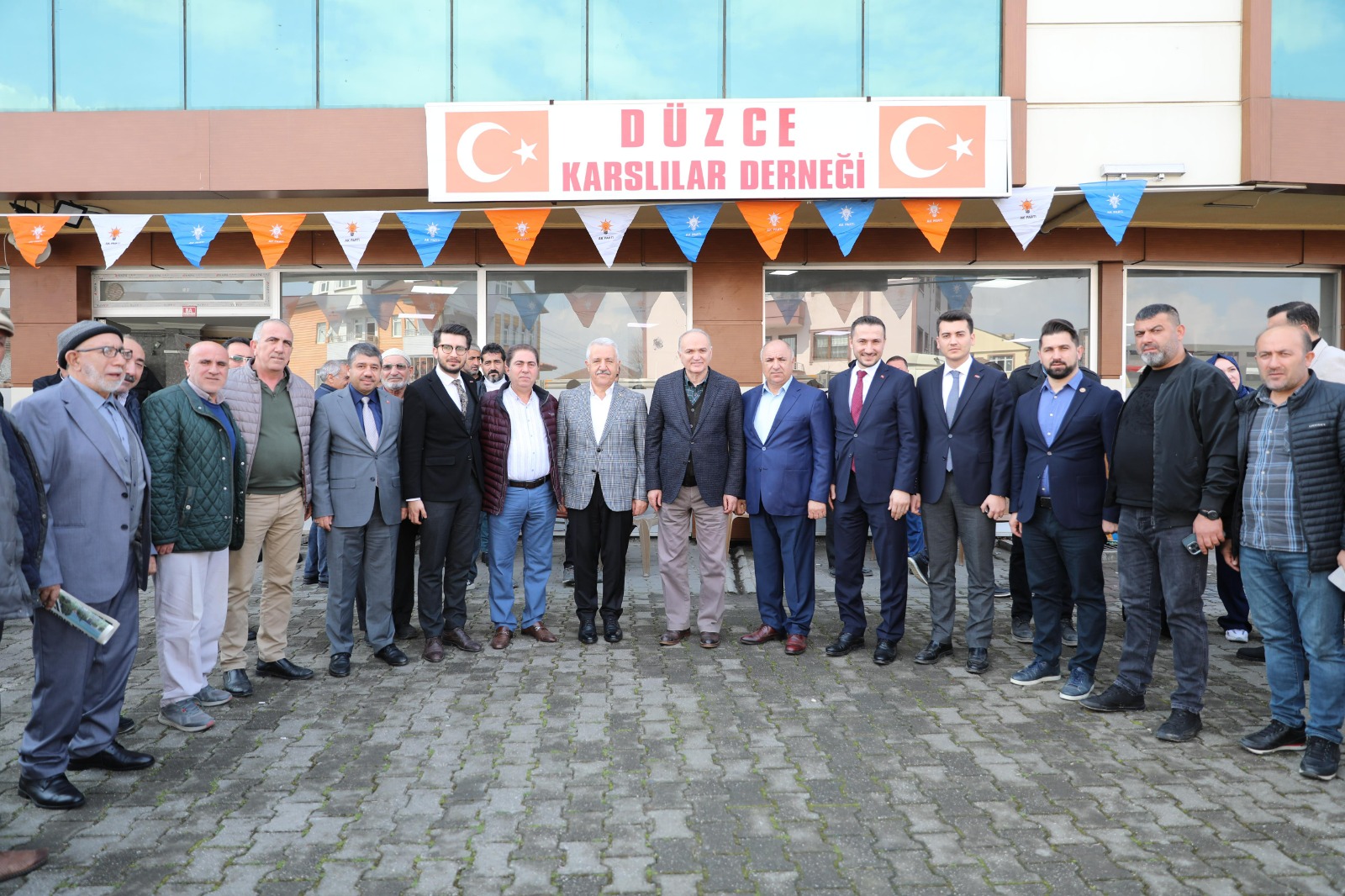 ESKİ BAKAN ARSLAN, HEMŞEHRİLERİNDEN ÖZLÜ İÇİN DESTEK İSTEDİ ARSLAN: “KAYNAKLARI HİZMETE ÇEVİRME KONUSUNDA ÖZLÜ’NÜN ÜSTÜNE YOK”