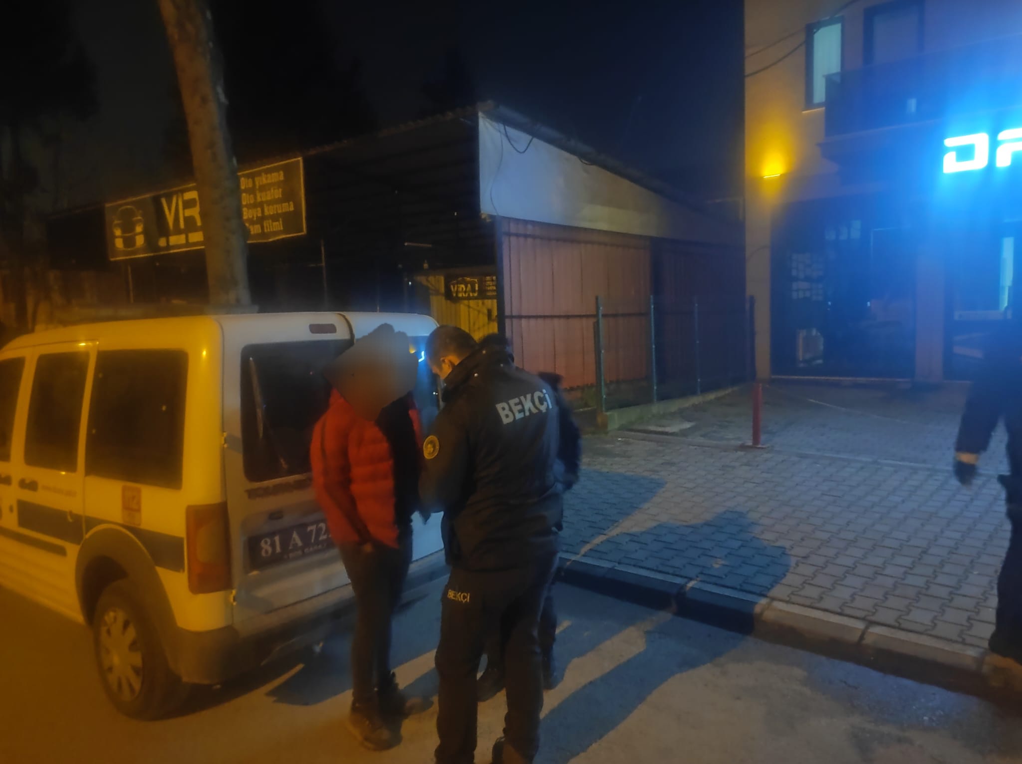 ŞÜPHELİ ŞAHSIN ÜZERİNDEN UYUŞTURUCU ÇIKTI…
