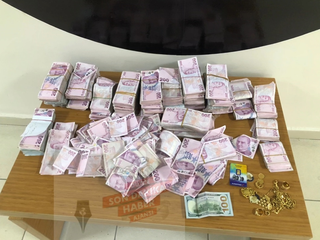 TELEFON DOLANDIRICILARI ŞUÇÜSTÜ YAKALANDI