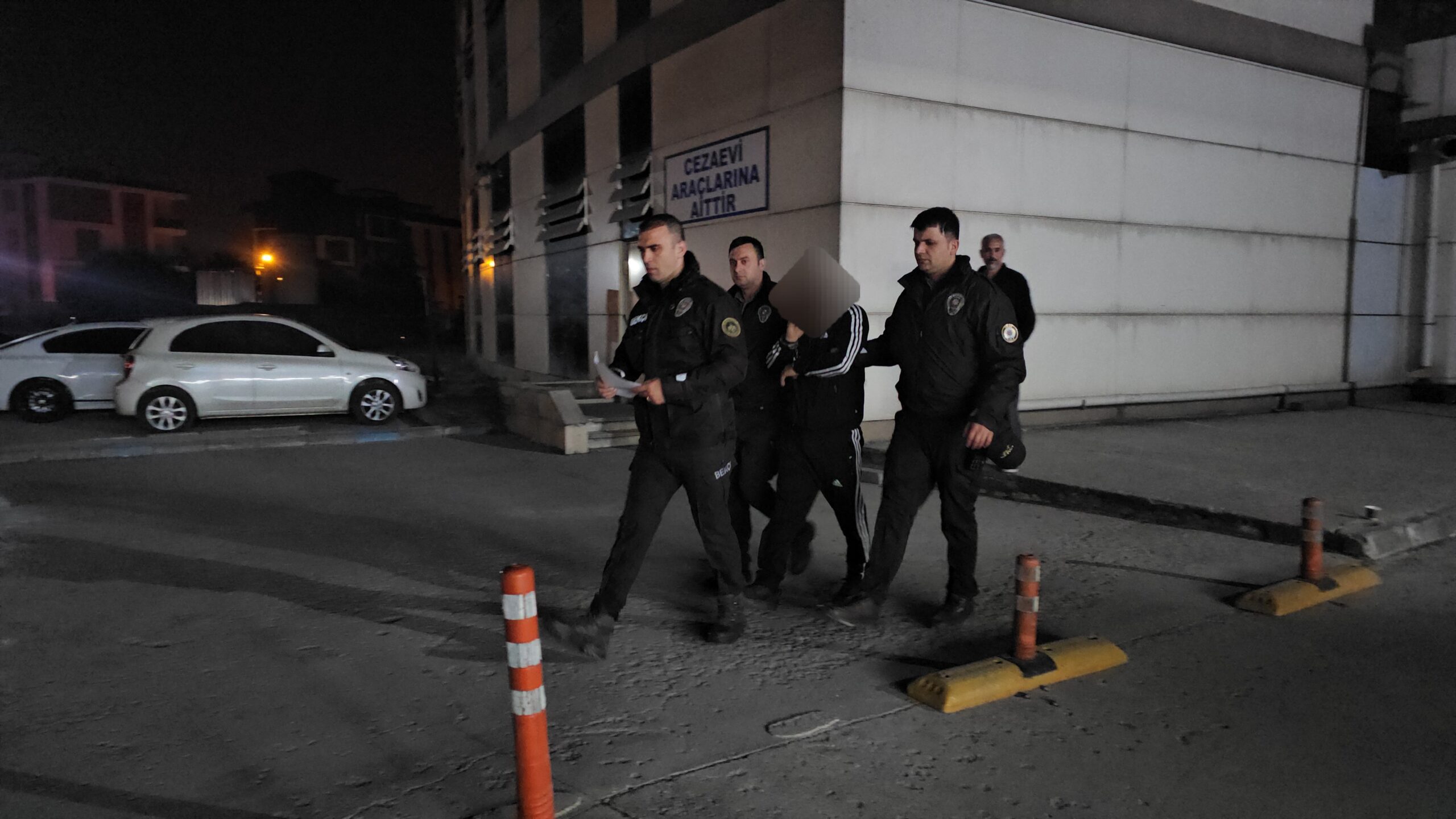 GECE KARTALLARI ZEHİR TACİRİNİ KISKIVRAK YAKALADI