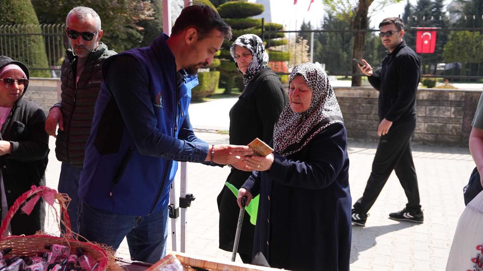 DÜZCE BELEDİYESİ MEZARLIKTA MEVLİD-İ ŞERİF OKUTTU