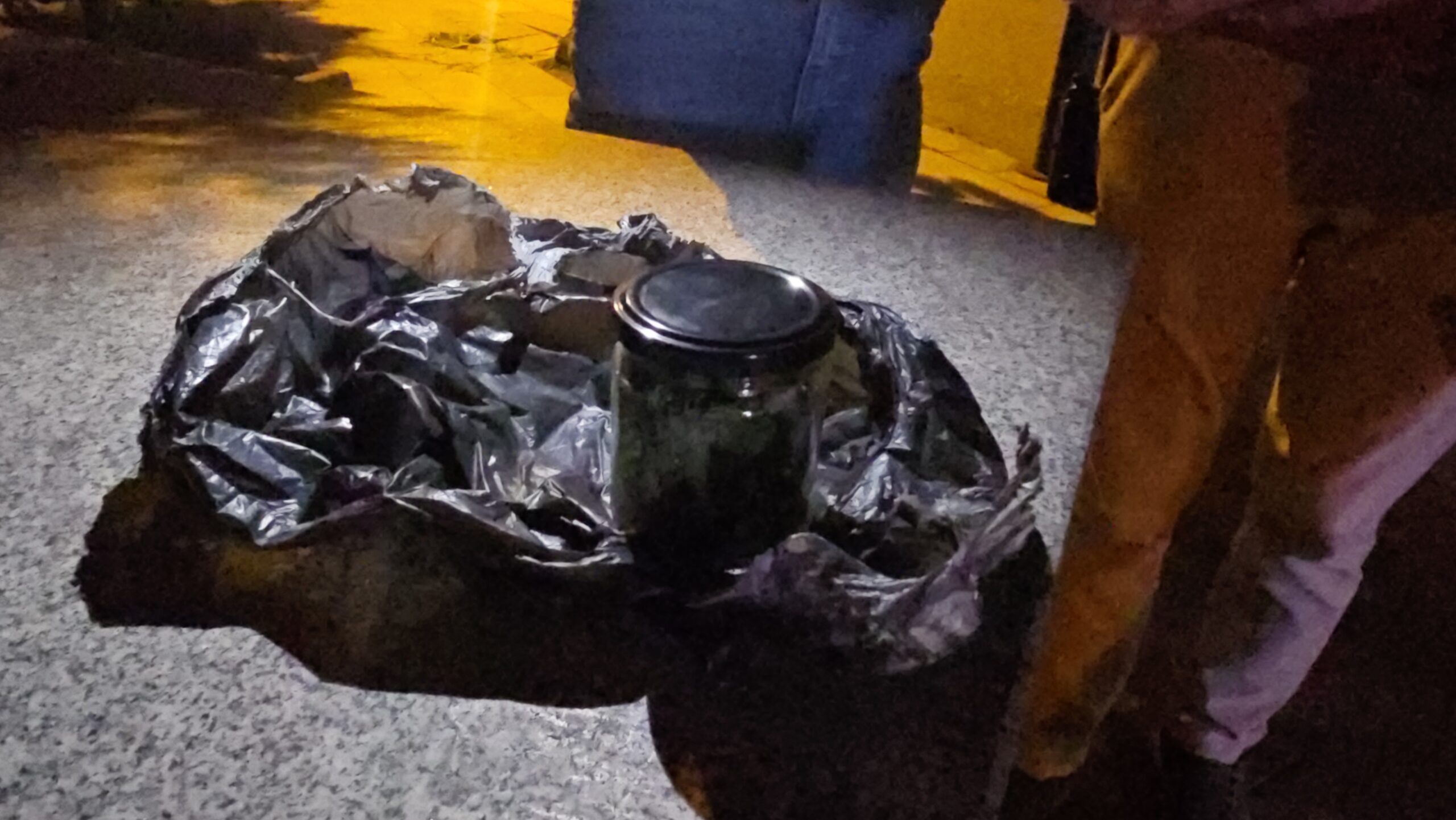 ÜZERİNDEN 1 KAVANOZ UYUŞTURUCU MADDE ÇIKTI…