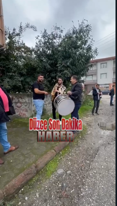 Gölyaka’da Direksiyon Sınavını Geçen Vatandaşa Davullu Zurnalı Sürpriz!