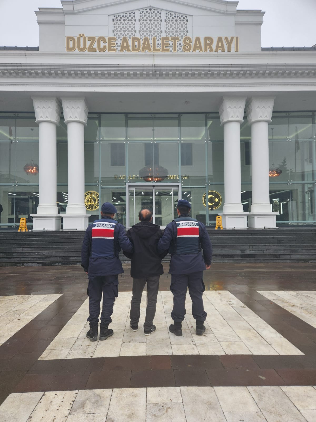 Düzce’de Eş Zamanlı Narkotik Operasyonu: 6 Adrese Baskın, 1 Tutuklama